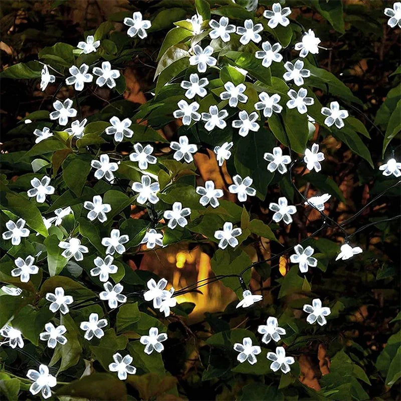 StringFlowers™ - Solcelledrevne udendørs blomsterkæder